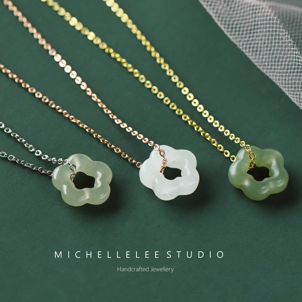 Natürliche grüne Jade Blume Anhänger Halskette, Sterling Silber Halsreif mit natürlicher Jade Kugel, Geschenk für sie, verstellbare Kette