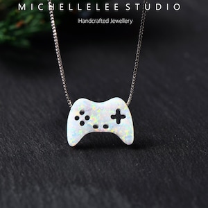 Delicata collana con controller di gioco in opale, collana con ciondolo di gamepad in opale di fuoco con catena in argento sterling, console di gioco, regalo per lei