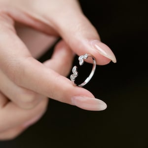 Sterling Silber CZ-Kristallblattring, weißer Opal-Blattring, Brautring, Opal-Cluster-Ring, Stapelring, Geburtsstein