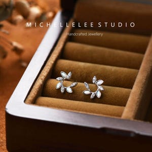 Weißer Opal Cluster Ohrstecker, Sterling Silber Baum Blätter Ohrstecker, Blatt Ohrstecker, Olivenzweig