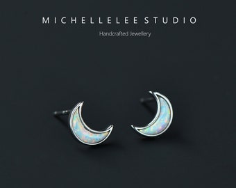 Puces d'oreilles lune en opale blanche, minuscules puces d'oreilles croissant de lune en argent sterling, céleste, espace, collier et bracelet assortis