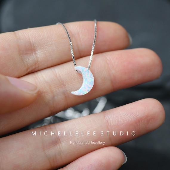Collier opale, collier avec pendentif croissant de lune opale de feu en  argent sterling, collier opale blanche et bleue, collier lune - Etsy France
