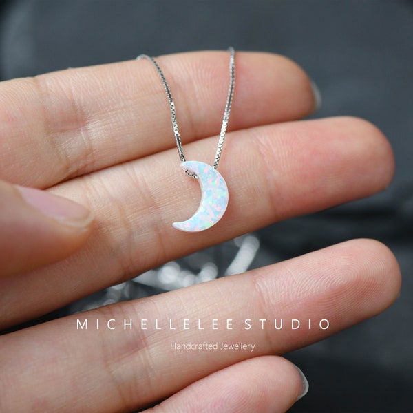 Collier opale, collier avec pendentif croissant de lune opale de feu en argent sterling, collier opale blanche et bleue, collier lune