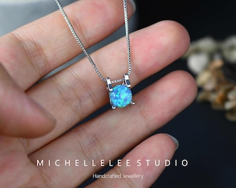 Collana pendente minimalista con opale di fuoco blu rotondo, collana con ciondolo in argento Sterling, gioielli geometrici semplici