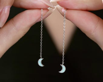 Pendientes colgantes de luna de ópalo blanco con cadena de plata de ley.