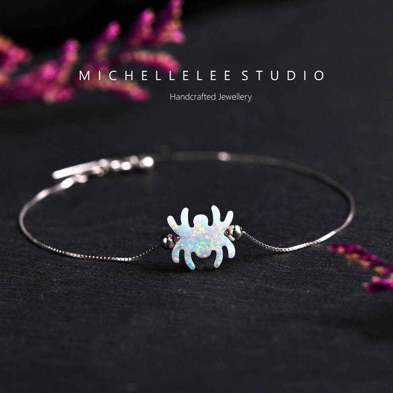 Halloween spindelopalarmband, eldopal tarantelarmband, vitt och svart opalarmband med kedja i sterlingsilver, opalsmycken bild 1