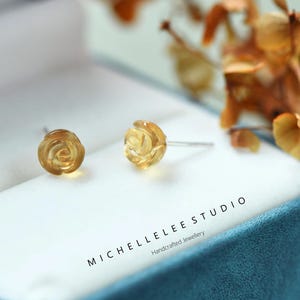 Orecchini a bottone con fiore di citrino naturale intagliato a mano in argento sterling, orecchini con fiore di rosa, delicati e graziosi