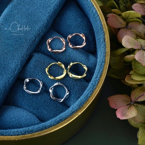 Minimalist Simple Twist Huggie Hoop Earrings in Sterling Silver, Gold and Silver Sterling Silver Hoops Earrings,Simple Geometric Jewellery