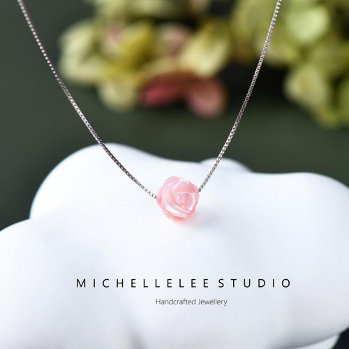 Collier pendentif fleur perle rose naturelle, collier en argent sterling fleur rose sculpté à la main, cadeau pour elle