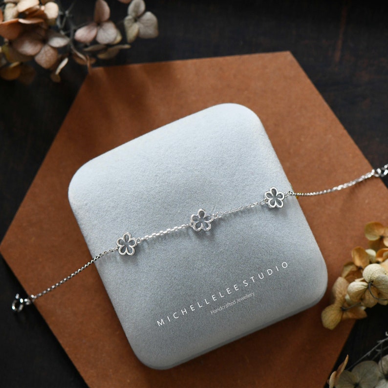 Zierliches Blumen Sterling Silber Armband, Daisy Flower Halskette mit passenden Ohrringen, Vergissmeinnicht Bild 1