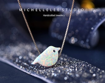 Opal Fågelhalsband, Blåfågelhänge i sterlingsilver