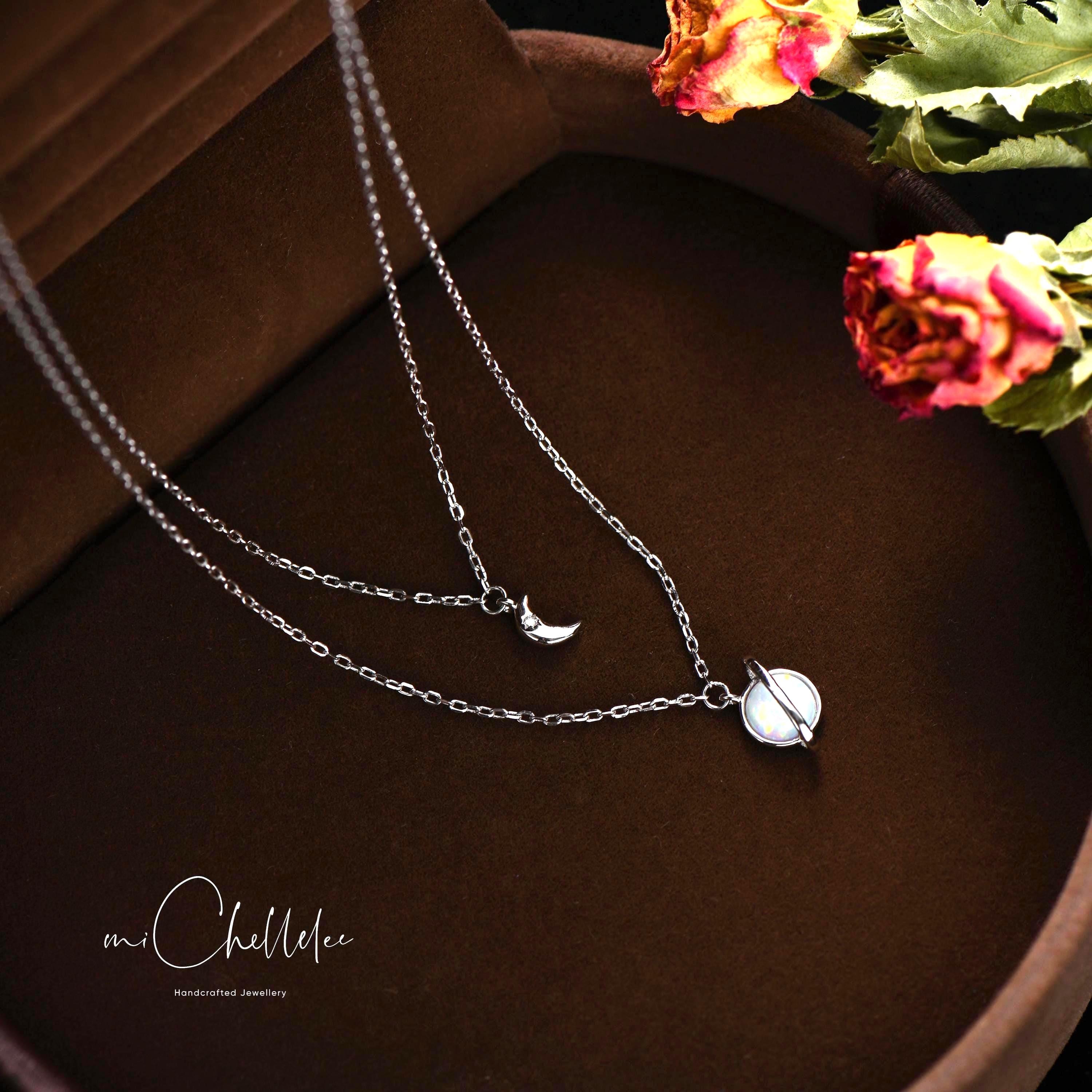 Collana Carina Con Ciondolo Pianeta Saturno E Stelle in Acciaio