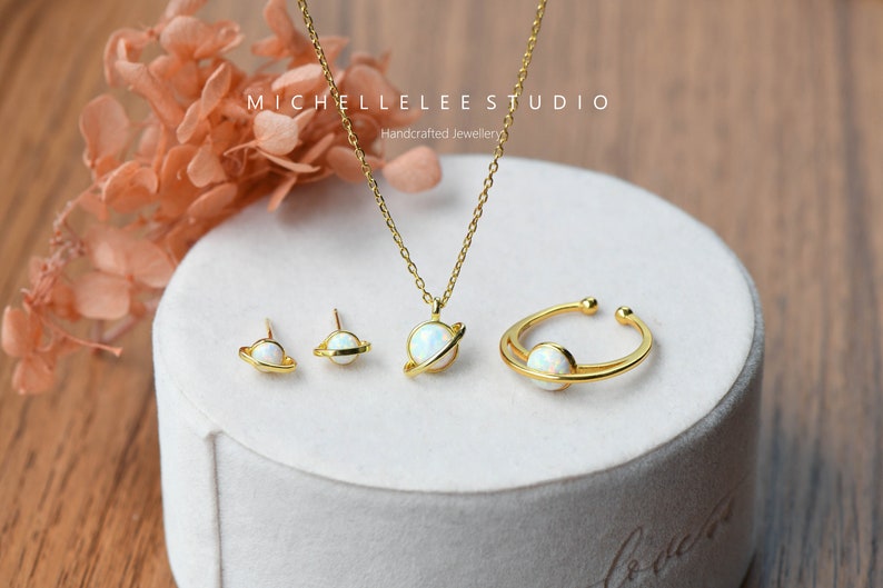Collier pendentif planète, opale de feu blanche, collier Saturne, collier céleste, collier espace image 4