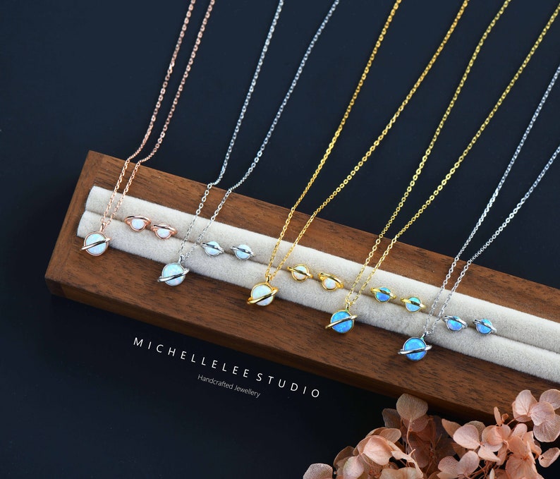 Witte vuuropaal planeet hanger ketting, Saturnus ketting, hemelse ketting, ruimte ketting afbeelding 6