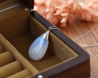 Grande collana con pendente in pietra di luna blu naturale, collana con pietre preziose a goccia con orecchini abbinati, goccia di pioggia, pietra portafortuna di giugno