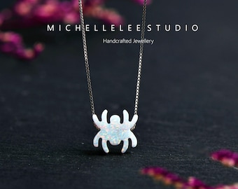 Halloween spindelopalhalsband, eldopal och tarantelhalsband, vitt och svart opalhalsband med sterlingsilverkedja, opalsmycken