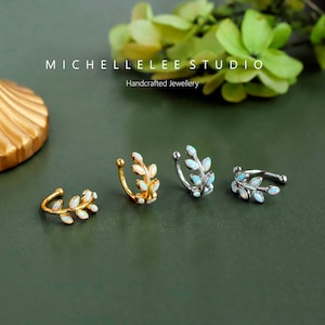 Boucles d'oreilles fines feuilles sans piercing, Tour d'oreilles en opale blanche, Feuille de cristal, Tour d'oreilles rameau d'olivier, Tour d'oreilles fines image 1