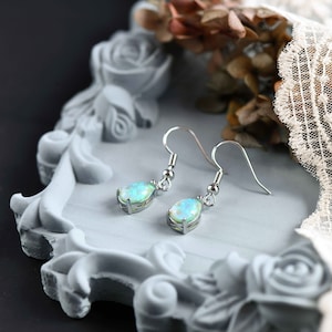 Boucles d'oreilles crochet minimalistes en opale de feu gouttelettes, grandes boucles d'oreilles pendantes opale bleue et opale blanche, collier assorti disponible image 6