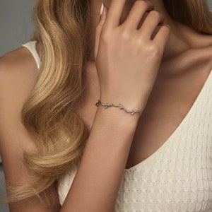 Sierlijke olijfbladeren armband in sterling zilver, CZ Crystal boombladeren armband, cadeau voor haar afbeelding 3