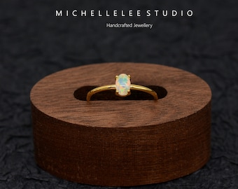 Minimalistischer verstellbarer Ring mit weißem Feueropal, ovaler Opalring aus Sterlingsilber, Geschenk für Sie