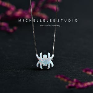 Halloween spindelopalarmband, eldopal tarantelarmband, vitt och svart opalarmband med kedja i sterlingsilver, opalsmycken bild 6