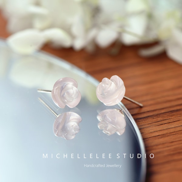 Boucles d’oreilles et collier en forme de fleur de quartz rose naturel sculpté à la main en argent sterling, boucles d’oreilles en fleur de rose, délicates et jolies