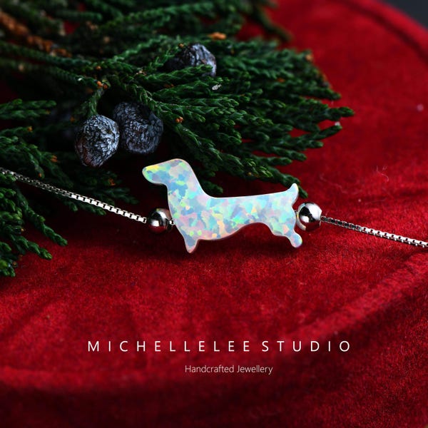 Pulsera de plata de ley 925 con ópalo y perro salchicha, ideal para amantes de los perros.