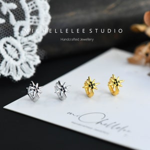 Schwarze Kristall Starburst Huggie Hoop Ohrringe, Starburst Hoop Ohrring mit CZ Kristallen, kleine zierliche Stern Helix