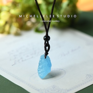 Natürliche rohe Aquamarin Anhänger Halskette, Wire Wrap Cord Halskette, Aquamarin Stein