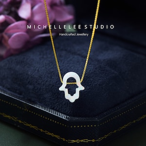 Collana Hamsa con opale, catena in argento sterling