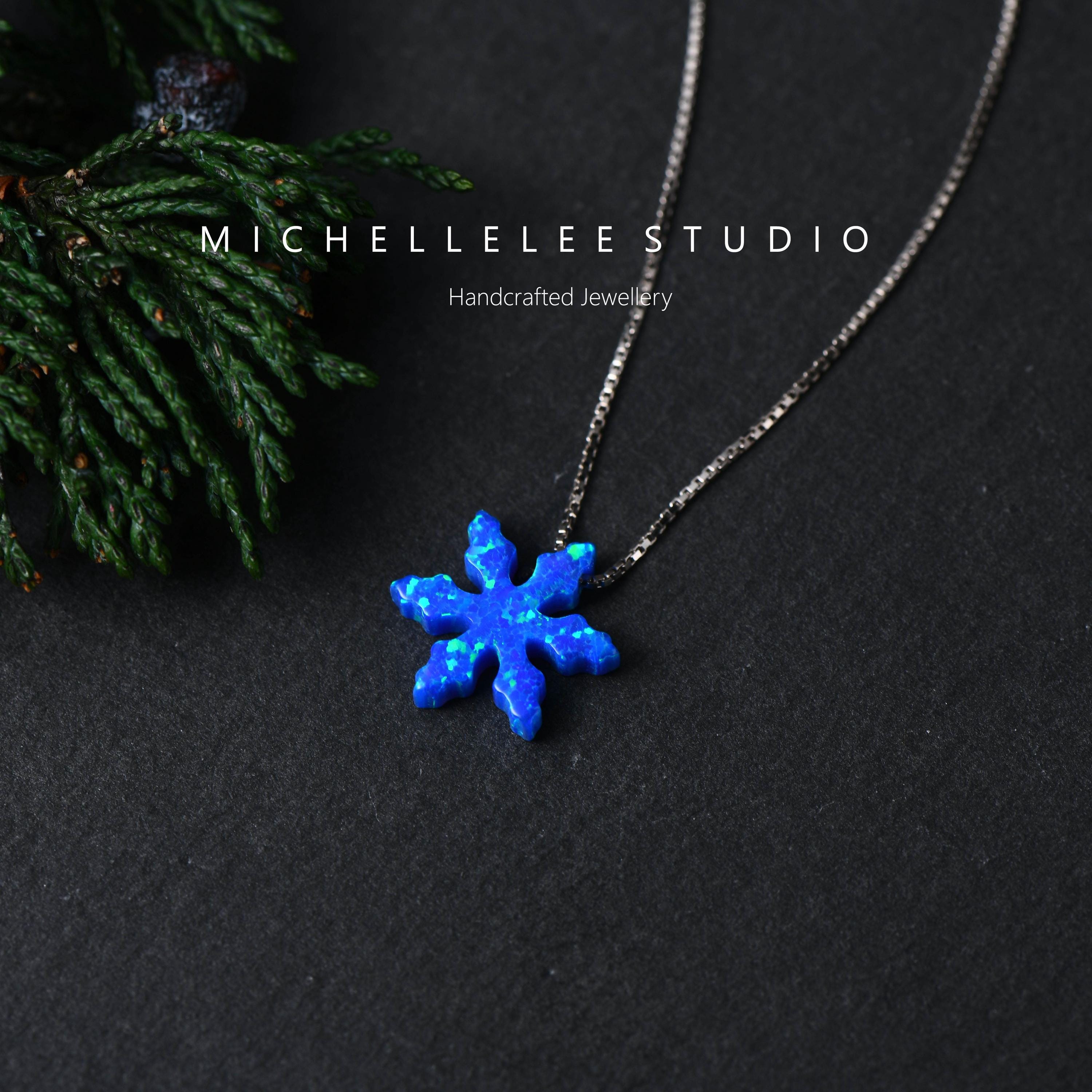 ホワイト＆ブルーオパールスノーフレーク925スターリングシルバー