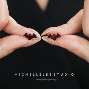 Halloween Black Bat Opal-oorbellen, Fire Opal-oorbellen, Black Opal-oorbellen, Halloween-oorbellen, geboortesteen oktober