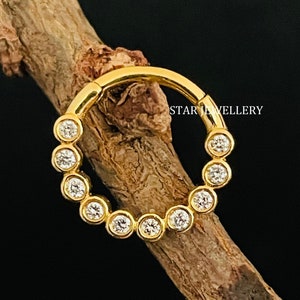 Piercing al setto nasale minimalista con diamanti incastonati in oro massiccio 14K, delicato piercing al setto nasale con diamanti incastonati in oro naturale per lei, esclusivo anello al setto nasale