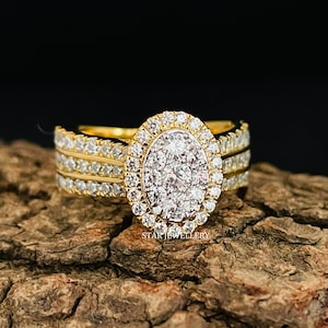 Anillo de compromiso con halo de diamantes ovalados en oro de 14 quilates