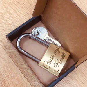 Op maat gepersonaliseerd hangslot, gegraveerd hangslot, liefdesslot, parencadeau, bruiloftshangslot, verlovingscadeau, slot en sleutel, laser gegraveerd.