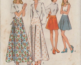 Style 4092 Sewing Pattern, Skirts, Size 14, Partially Cut, Complete