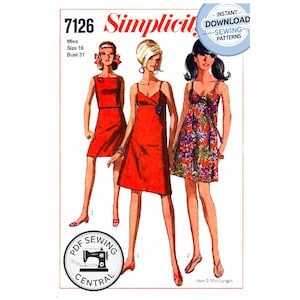 Może przedstawiać: Koperta z wykrojem krawieckim Simplicity 7126 na sukienkę w rozmiarze 10, biust 31. Ilustracja przedstawia trzy warianty sukienki bez rękawów w kolorze czerwonym i w kwiatowy wzór. Zawiera tekst: Instant Download Sewing Patterns oraz PDF Sewing Central.