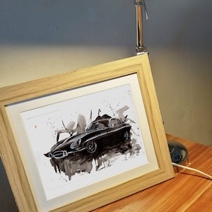 Stampa Jaguar E Type dipinta a mano. Poster unico della E Type. Decorazione murale automobilistica in edizione limitata.