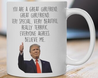 Caneca Trump Girlfriend - Presente para Namorada - Presente de Dia dos Namorados - Caneca Engraçada - Caneca de Café para Namorada - Presente de Aniversário para Namorada - Copo para Namorada