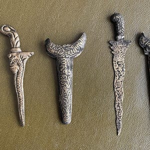 Keris Jengkung Nogososro Java Indonesia / Choose from 2 sizes: 7.5 or 9 cm. Small keris talisman for protection against demons, spirits, and danger.