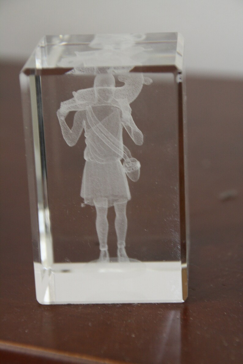 Solid glass press paper 8x5x5 cm with 3D engraved shepherd with sheep over the shoulders