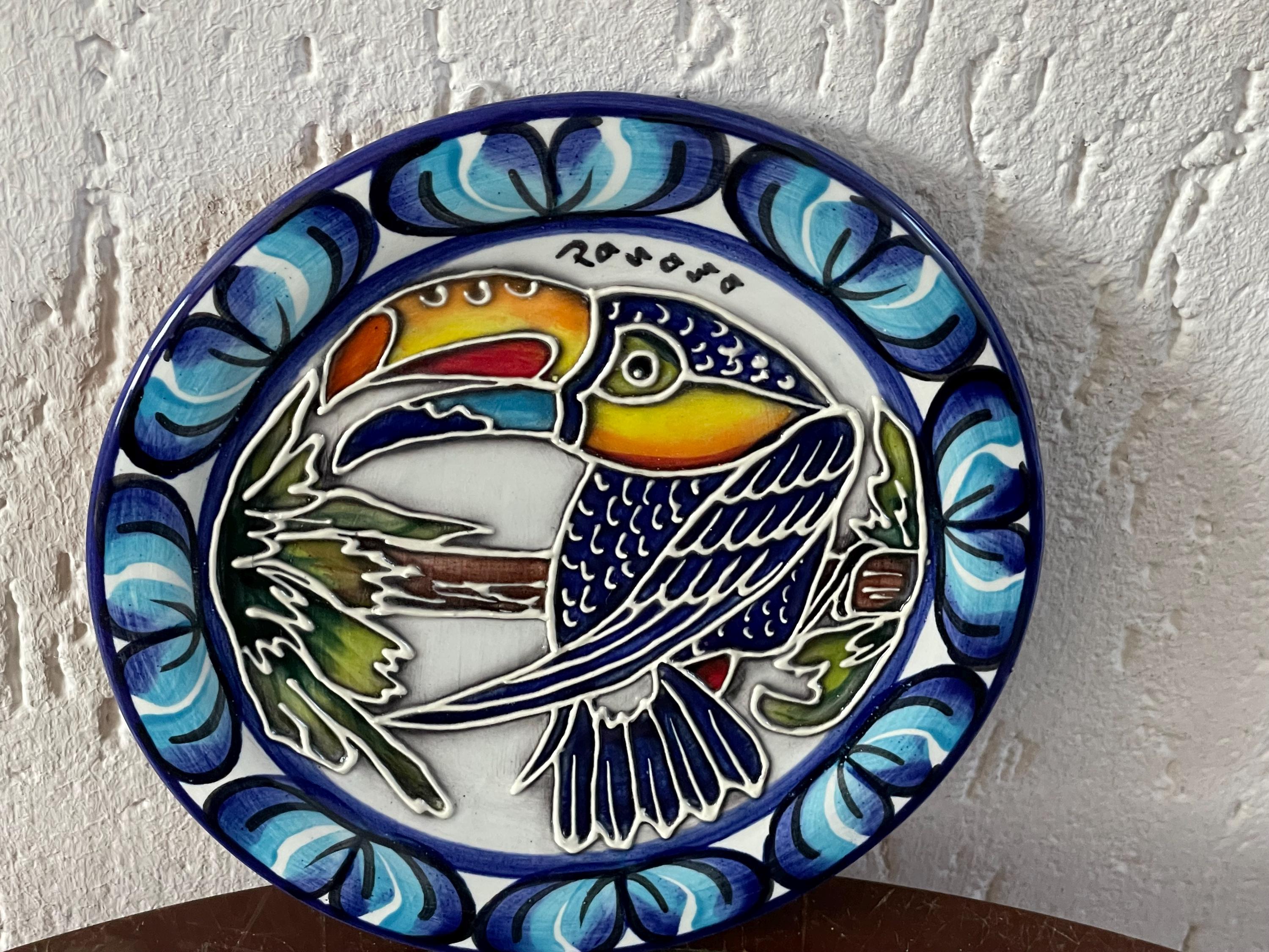 Panama Ceramica Garcia wall plate with toucan bird. Panama Canal Rainforest Signed. 18 cm / 7" In good condition