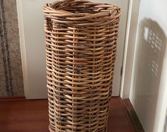 Cesta de ratán de 100 x 50 cm / 40 x 20" Años 70 Cesta de ratán alto natural. Cesta tejida de ratán del grosor de un dedo procedente de Indonesia. Más de 10 kg. Buen estado