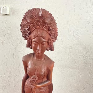 117cm balinesisk träsnideri - naken kvinna med huvudbonad - trästaty från Bali Indonesien - Vintage - massivt trä 17kg Se text och foton