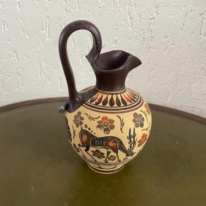 Greek Corinthian earthenware vase, hand-painted. Based on a copy of ancient Greek pottery. Approx. 17 cm high / 7"