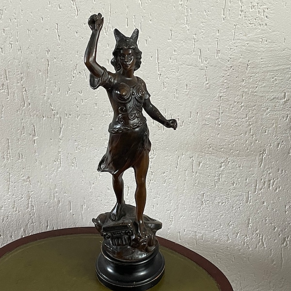20"/ 51 cm Vrouw Romeinse krijger beeld brons zamac op houten sokkel