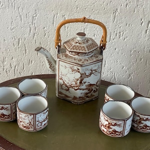 7 piece Japanese vintage tea set teapot and 6 cups - vintage in very neat condition. Teapot 23 cm / 9 inch