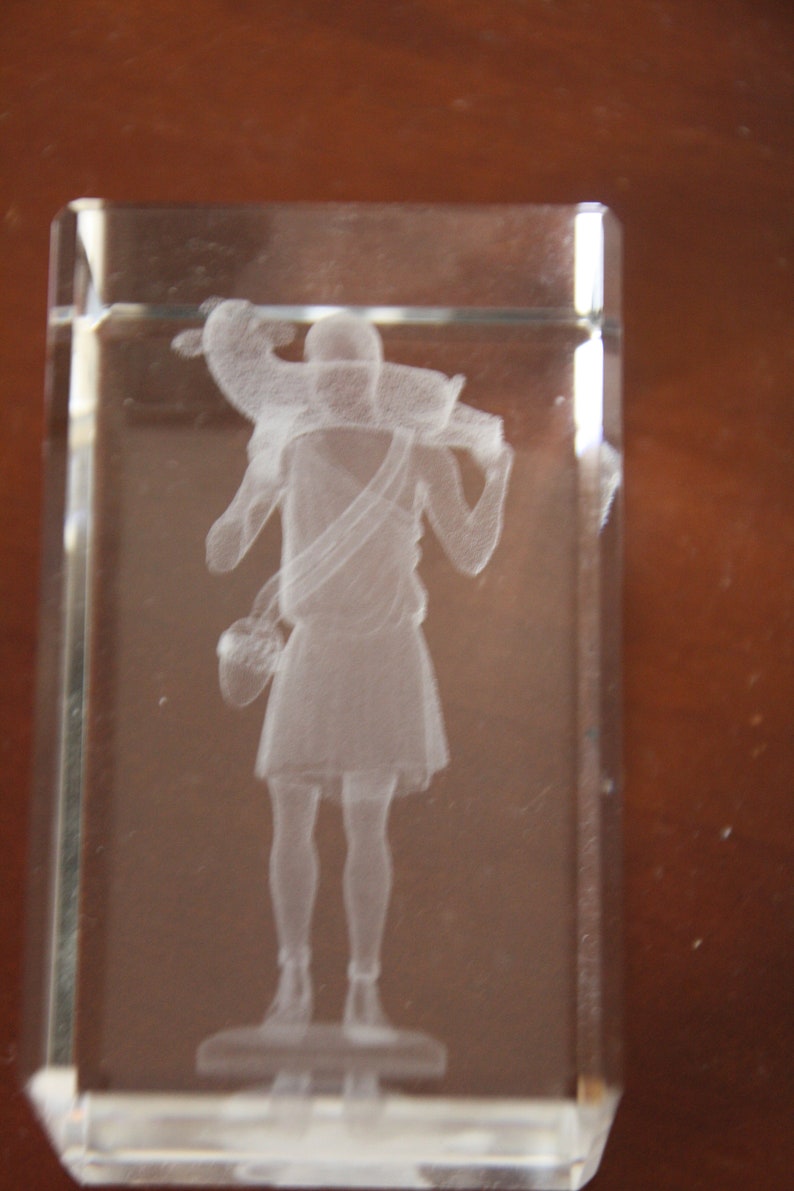 Solid glass press paper 8x5x5 cm with 3D engraved shepherd with sheep over the shoulders
