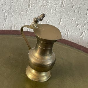 13 cm/ 5" acorns can yellow copper brass measuring cup measuring jug vintage in excellent condition. Decorative in the kitchen