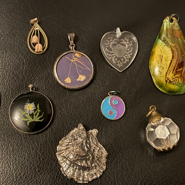 9 different vintage pendants / chain pendant - make your choice. Ceramics, enamel, glass, ceramics, silver-plated, gold-plated, see photos and text